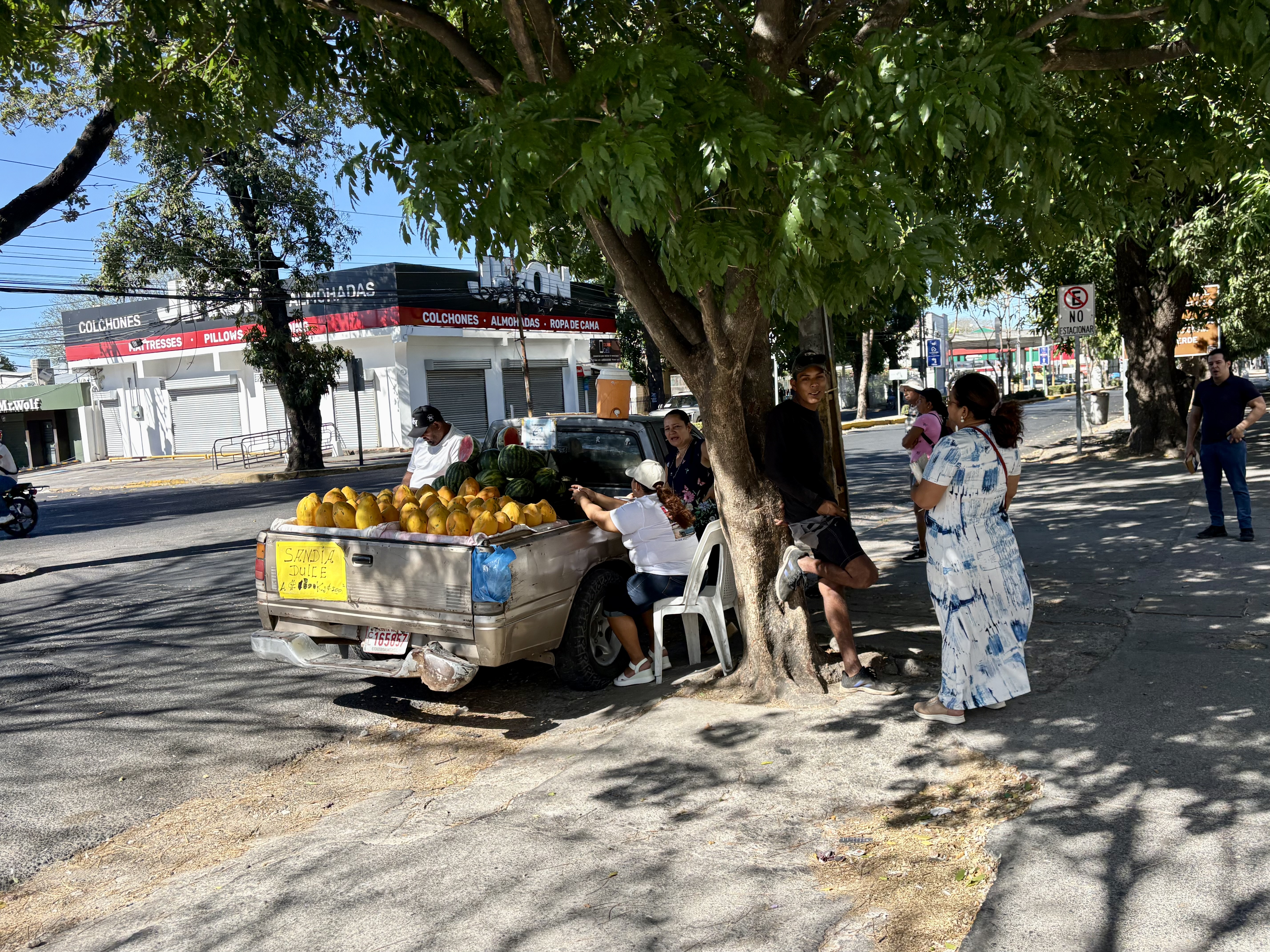 Vendeur de fruit sur la rue